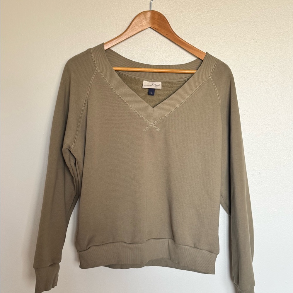 Universal Thread Olive Green V-Neck Sweatshirt – … - image 1